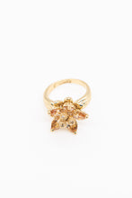 Load image into Gallery viewer, Gold Flower Ring