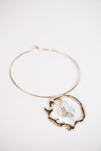 Load image into Gallery viewer, Gold metal collar necklace with organic Swarovski crystal pendant